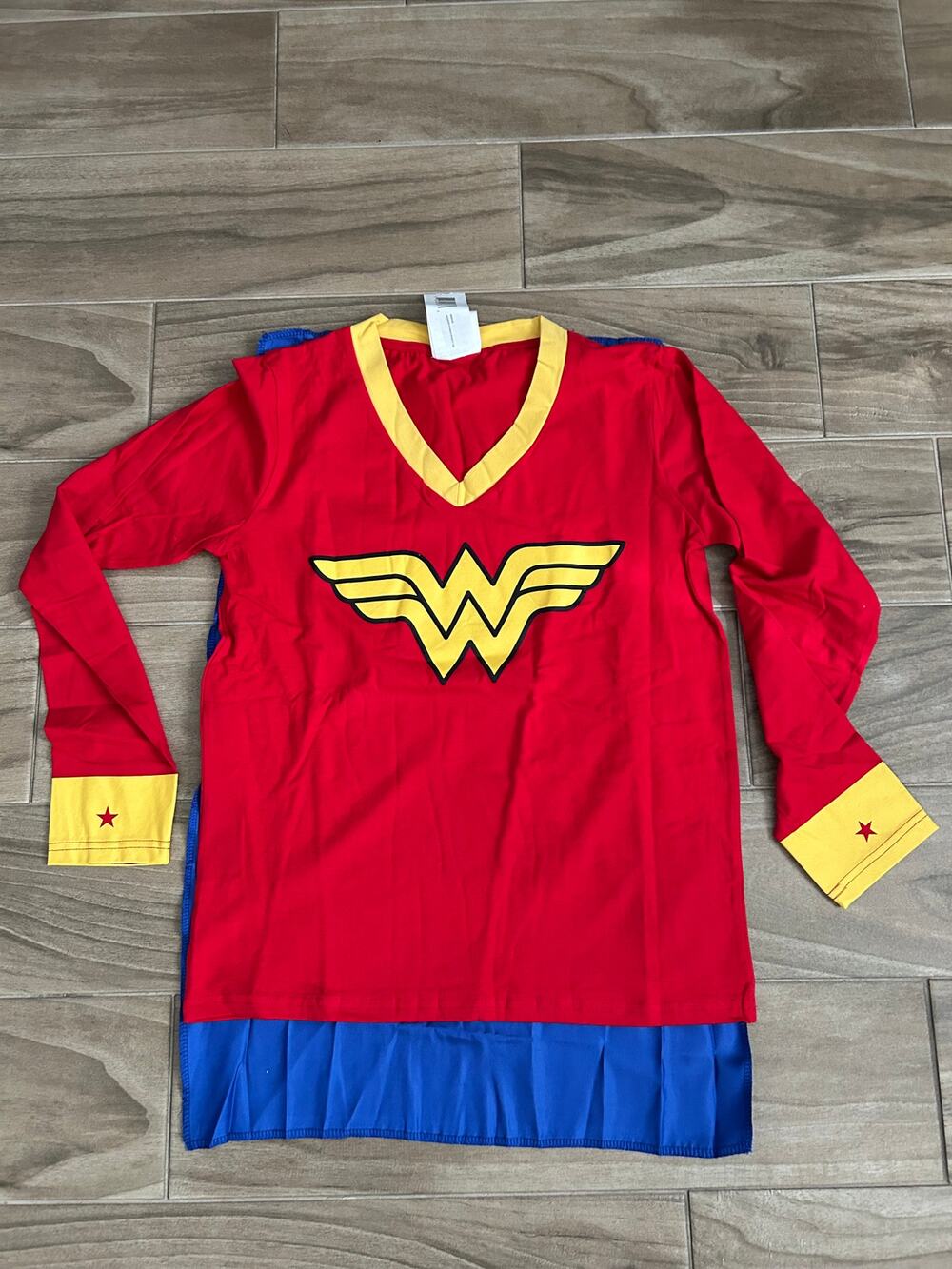 WONDER WOMAN ADULT COSTUME SIZE LARGE SHIRT AND CAPE